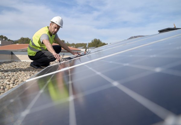 £400 plug-in solar panels could reshape domestic energy